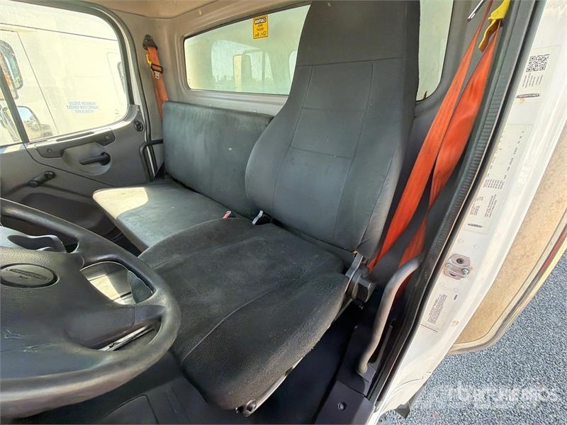 Freightliner M2 106 4x2 Van Truck Sanduk kamioni