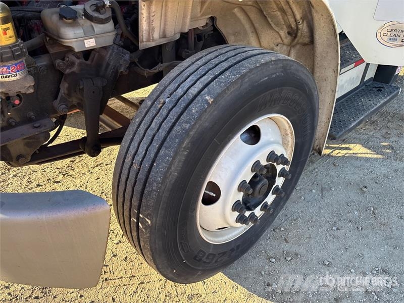 Freightliner M2 106 4x2 Van Truck Furgons
