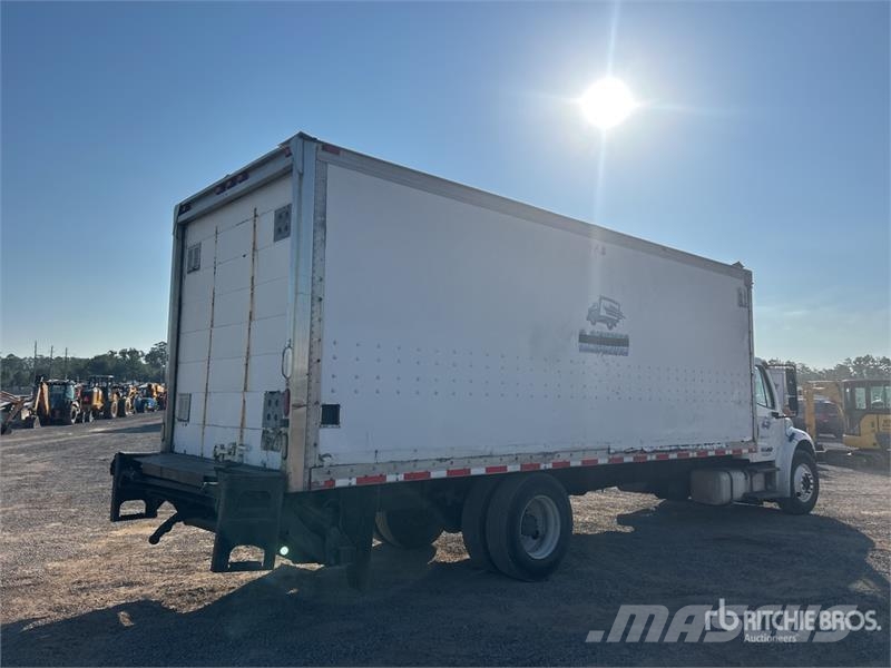 Freightliner M2 106 4x2 Van Truck Bakwagens met gesloten opbouw