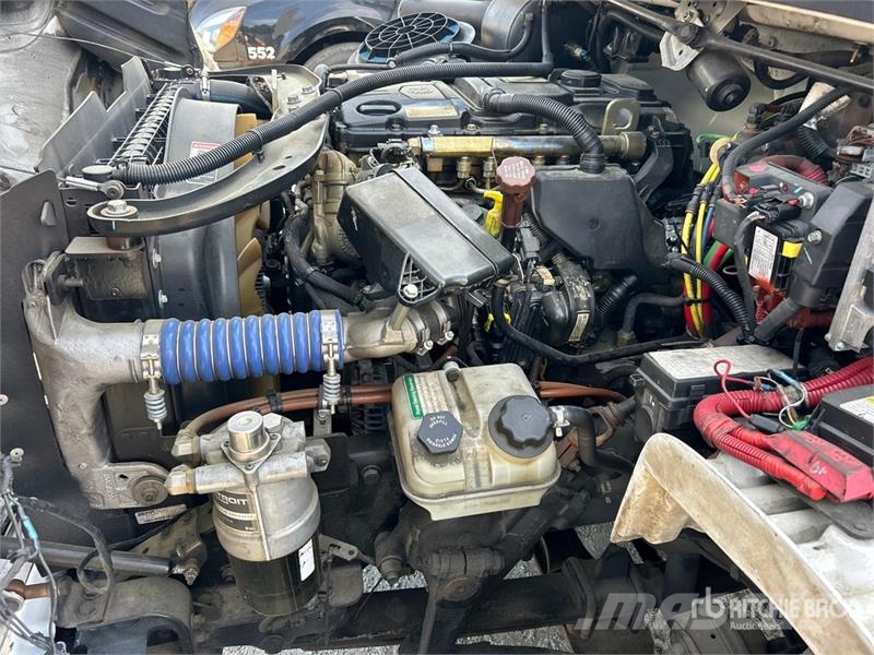 Freightliner M2 106 4x2 Van Truck Camiones con caja de remolque