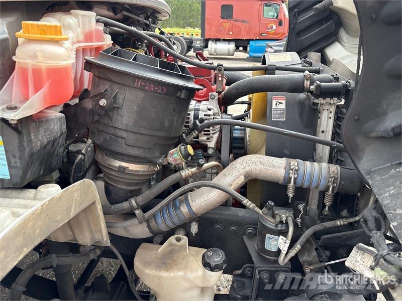 Freightliner M2 106 4x2 Van Truck (Inoperable) Furgons