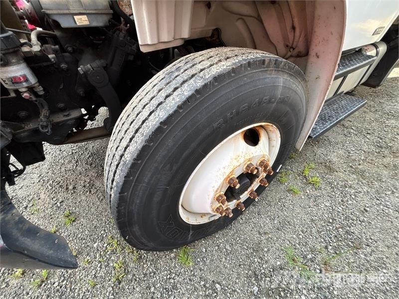 Freightliner M2 106 4x2 Van Truck (Inoperable) 貨箱式卡車