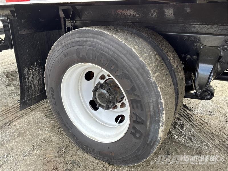 Freightliner M2 106 4x2 Van Truck Грузовики-Фургоны
