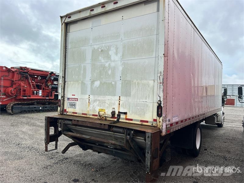 Freightliner M2 106 4x2 Van Truck شاحنات ذات هيكل صندوقي