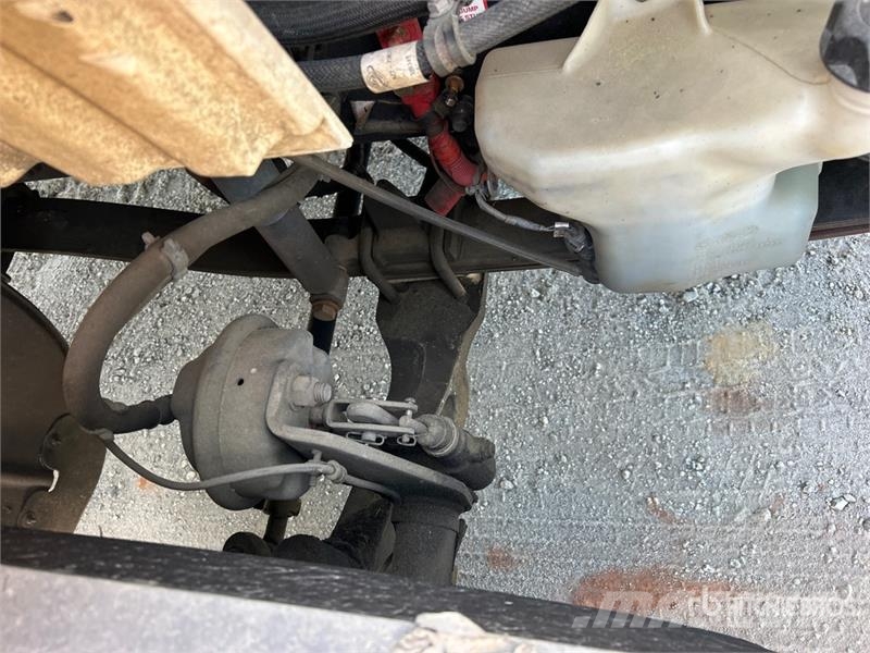 Freightliner M2 106 4x2 Van Truck Camiones con caja de remolque