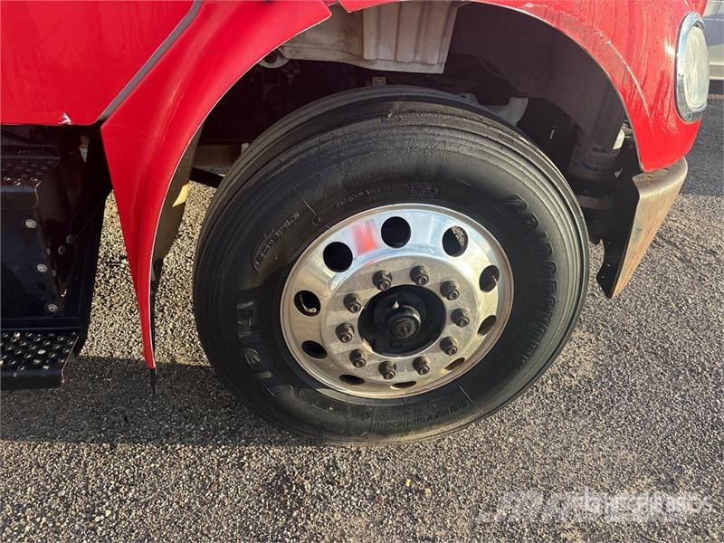 Freightliner M2 106 4x2 Van Truck ボックスボディー、ウイング、箱車