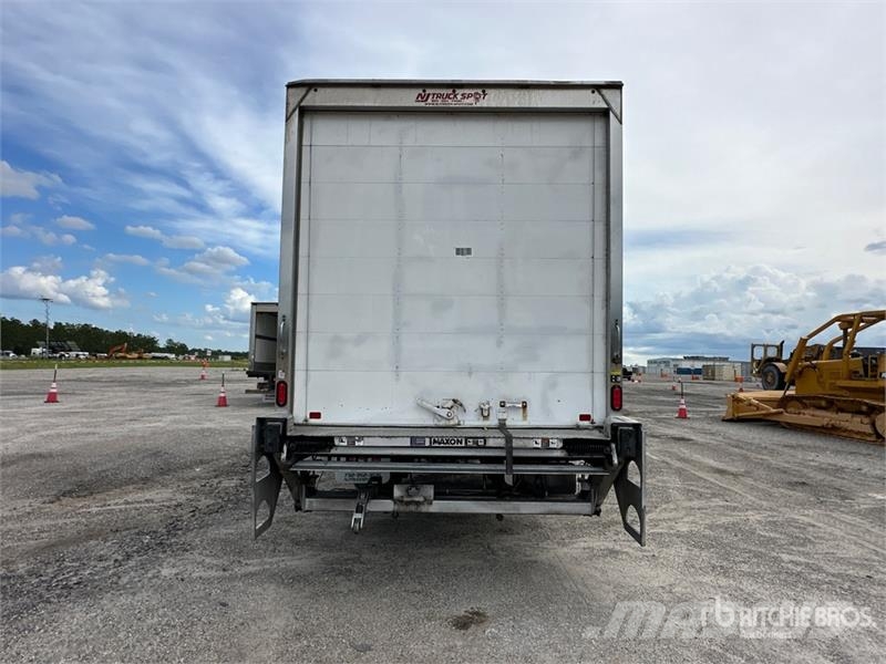 Freightliner M2 106 4x2 Van Truck شاحنات ذات هيكل صندوقي