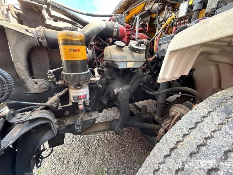 Freightliner M2 106 4x2 Van Truck (Inoperable) 貨箱式卡車