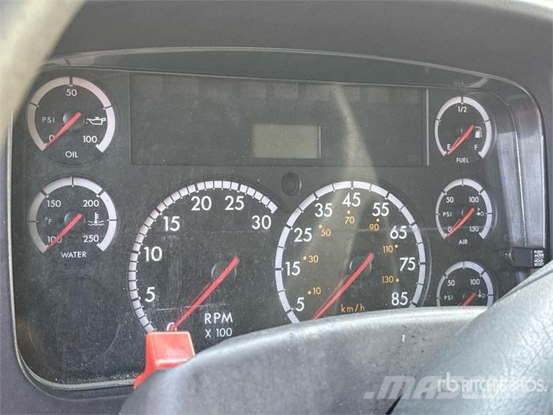 Freightliner M2 106 4x2 Van Truck (Inoperable) Autocamioane