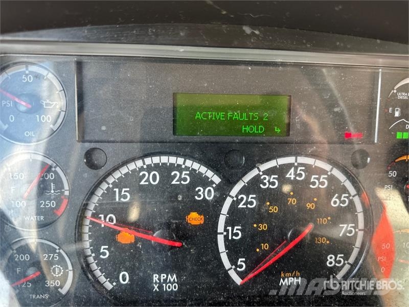 Freightliner M2 106 4x2 Van Truck شاحنات ذات هيكل صندوقي