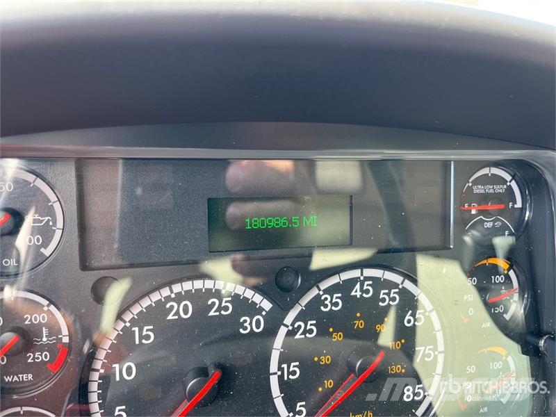 Freightliner M2 106 4x2 Van Truck Furgons