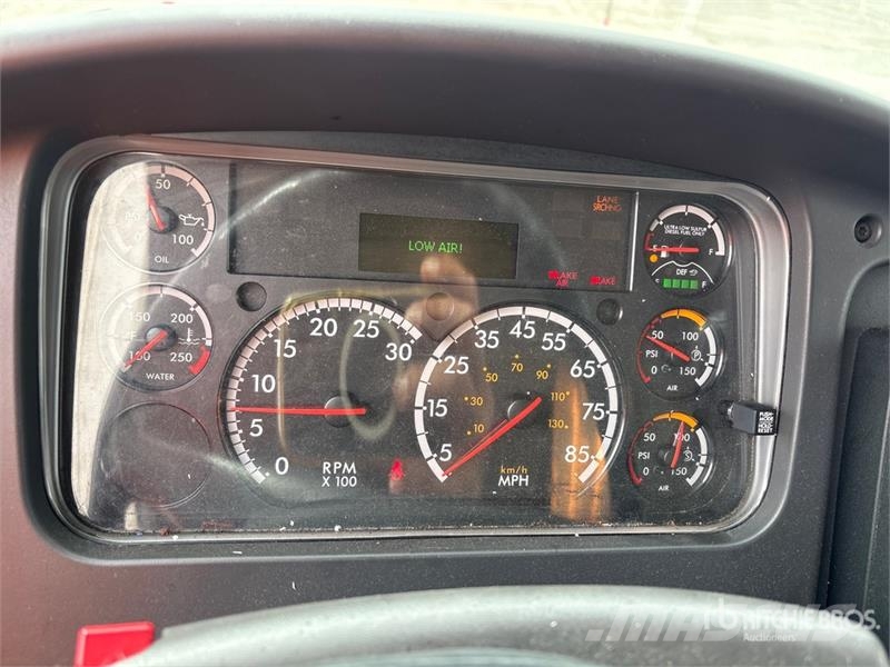 Freightliner M2 106 4x2 Van Truck (Inoperable) Furgons