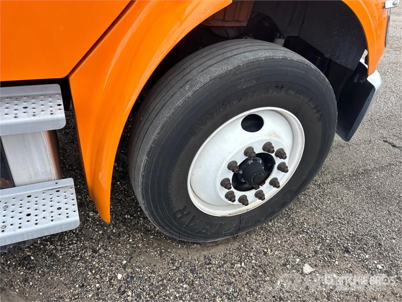 Freightliner M2 106 4x2 Van Truck Box trucks