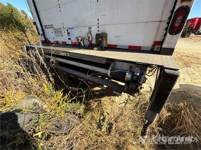 Freightliner M2 106 4x2 Van Truck Camiones con caja de remolque