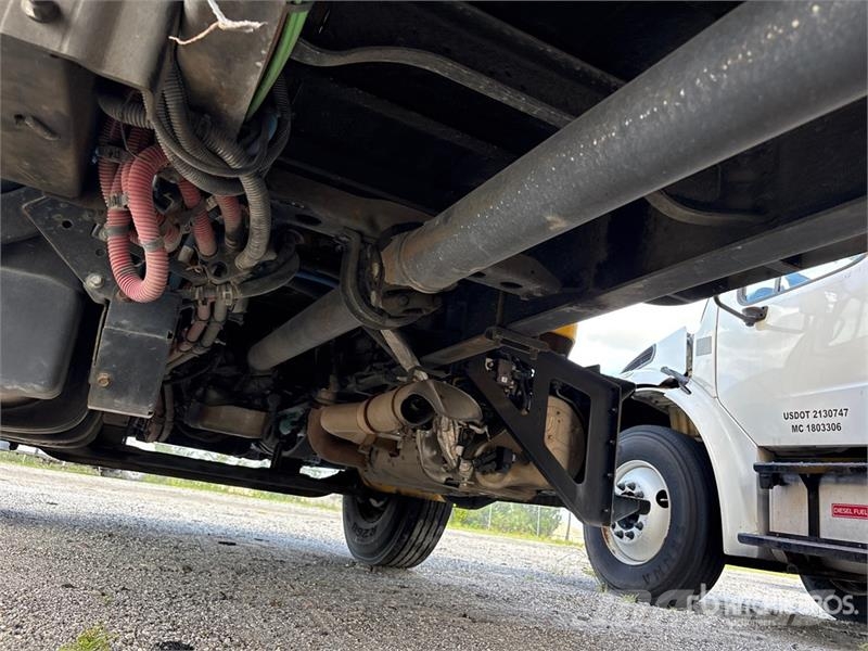 Freightliner M2 106 4x2 Van Truck ボックスボディー、ウイング、箱車
