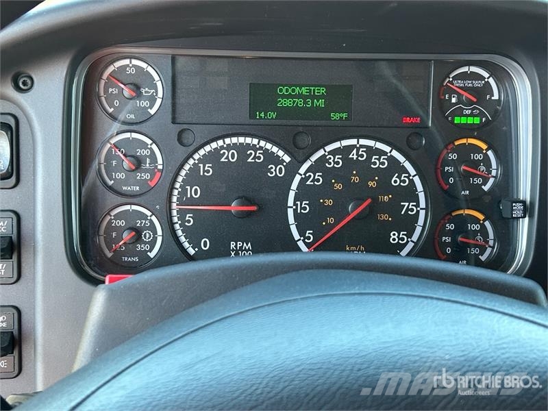 Freightliner M2 106 4x2 Moving Van Truck Furgons