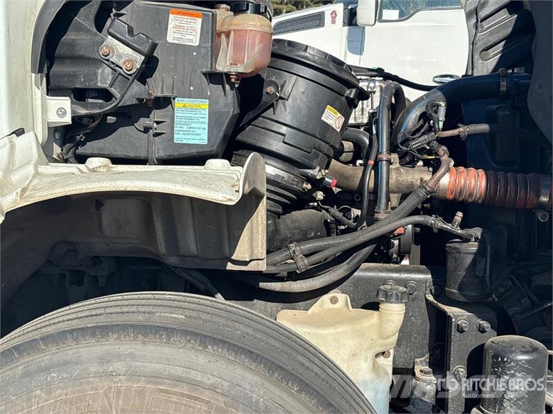 Freightliner M2 106 4x2 Van Truck Camiones con caja de remolque
