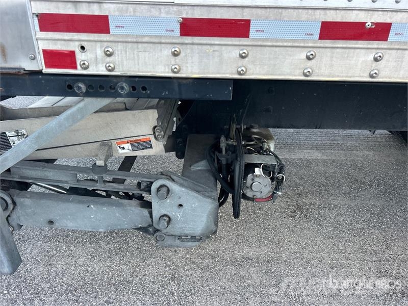 Freightliner M2 106 4x2 Sleeper Van Truck (Inoperable) Caminhões baú