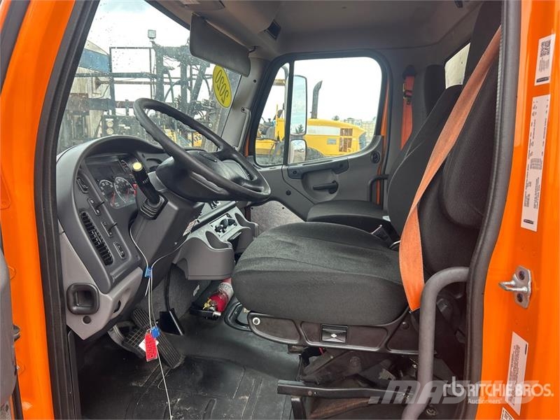 Freightliner M2 106 4x2 Van Truck Box trucks
