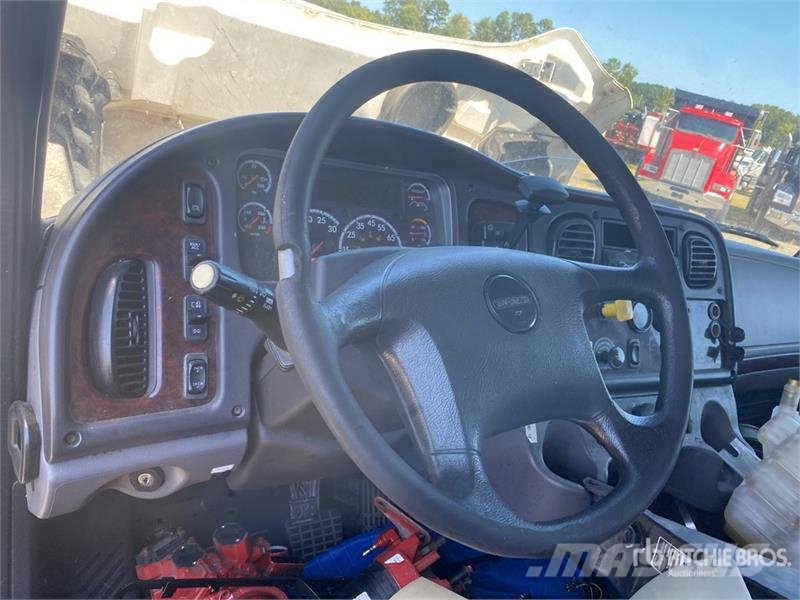 Freightliner M2 106 4x2 Van Truck (Inoperable) Camion cassonati