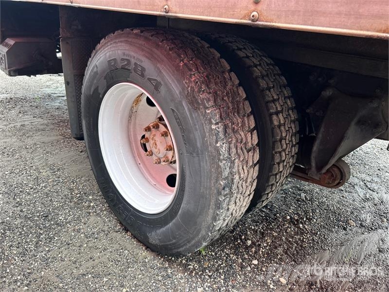 Freightliner M2 106 4x2 Van Truck شاحنات ذات هيكل صندوقي