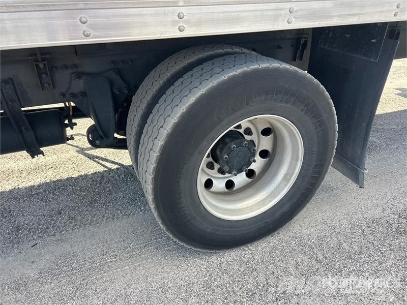 Freightliner M2 106 4x2 Van Truck Samochody ciężarowe ze skrzynią zamkniętą