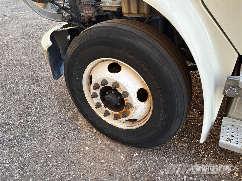 Freightliner M2 106 4x2 Van Truck Furgons