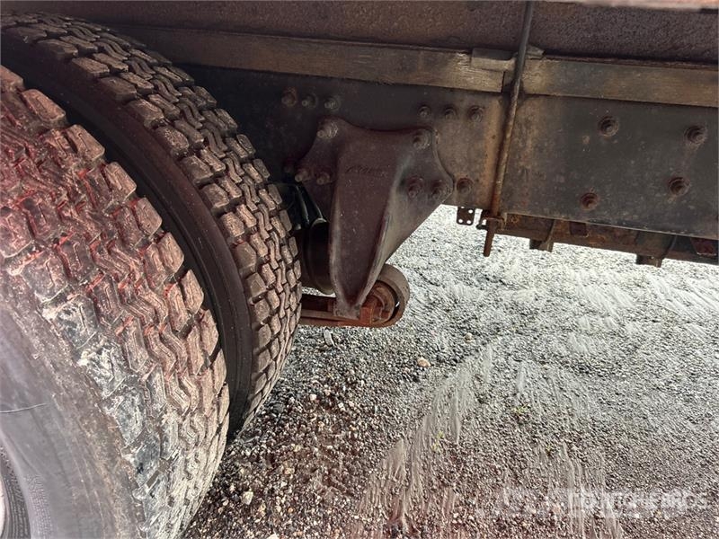 Freightliner M2 106 4x2 Van Truck شاحنات ذات هيكل صندوقي