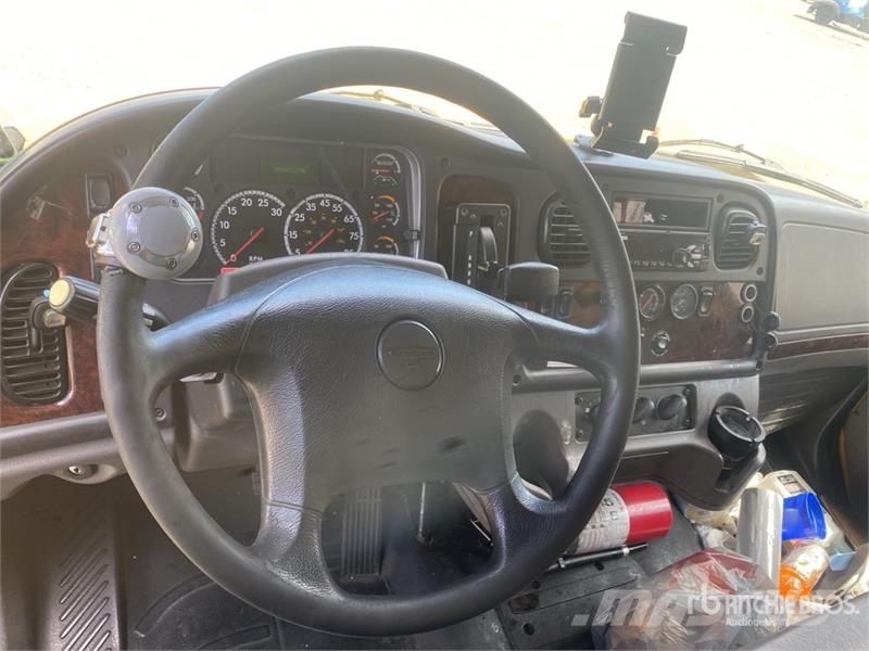 Freightliner M2 106 4x2 Van Truck Каросерии