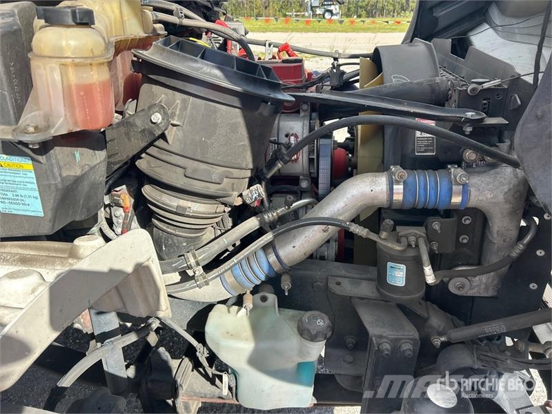 Freightliner M2 106 4x2 Van Truck Samochody ciężarowe ze skrzynią zamkniętą