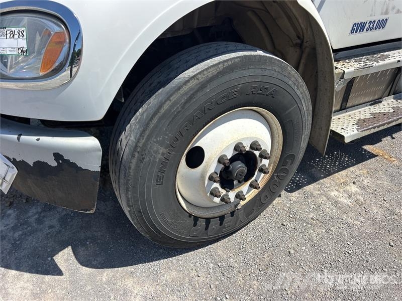 Freightliner M2 106 4x2 Van Truck Грузовики-Фургоны