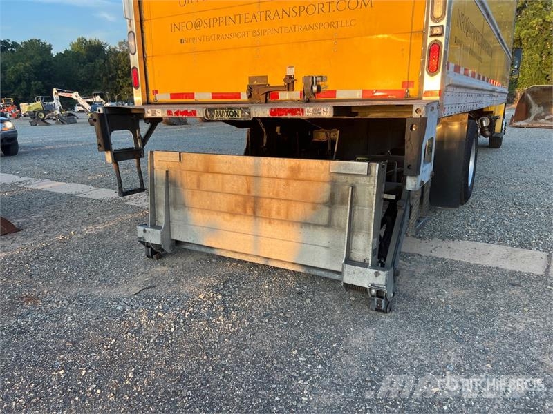 Freightliner M2 106 4x2 Van Truck شاحنات ذات هيكل صندوقي