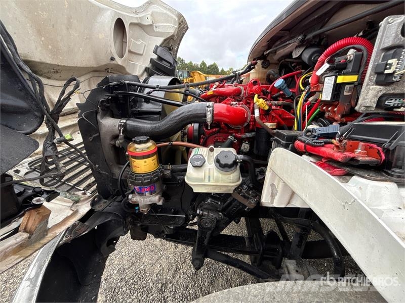 Freightliner M2 106 4x2 Van Truck شاحنات ذات هيكل صندوقي