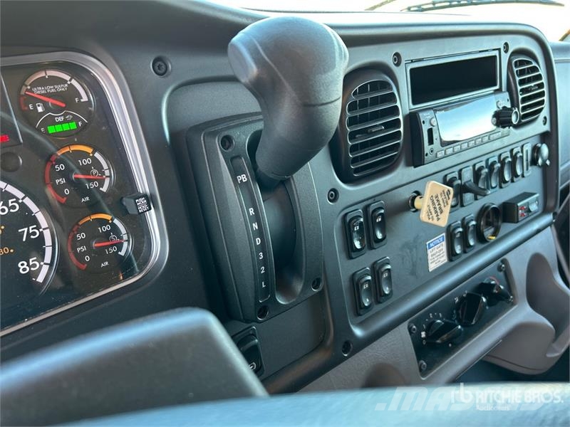 Freightliner M2 106 4x2 Moving Van Truck Furgons