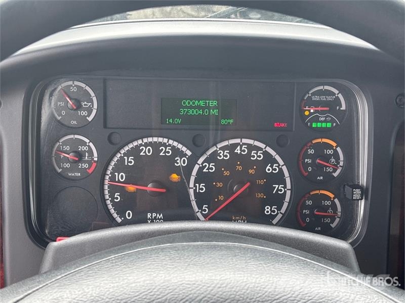 Freightliner M2 106 4x2 Van Truck شاحنات ذات هيكل صندوقي