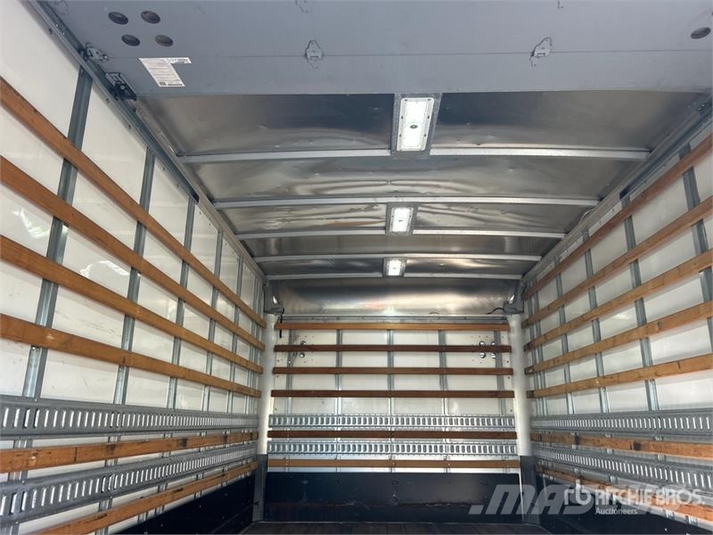 Freightliner M2 106 4x2 Van Truck Фургони
