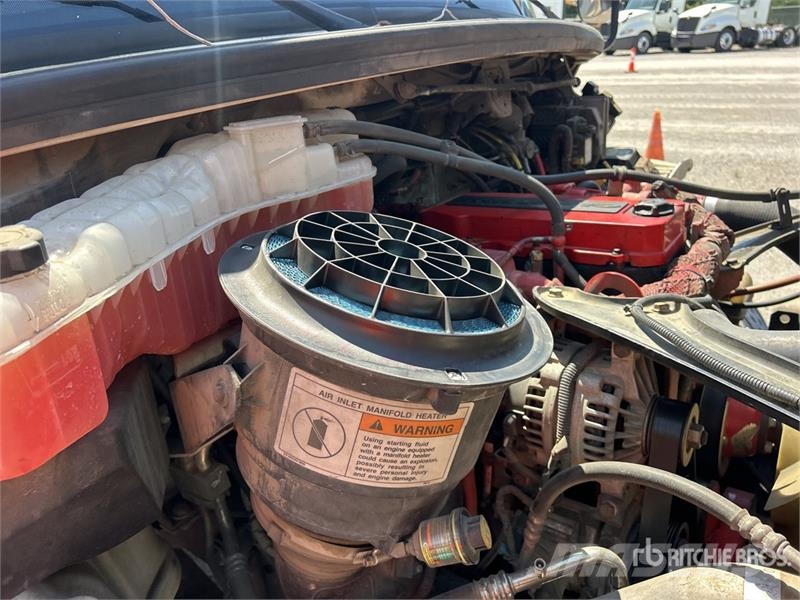 Freightliner M2 106 4x2 Van Truck Грузовики-Фургоны