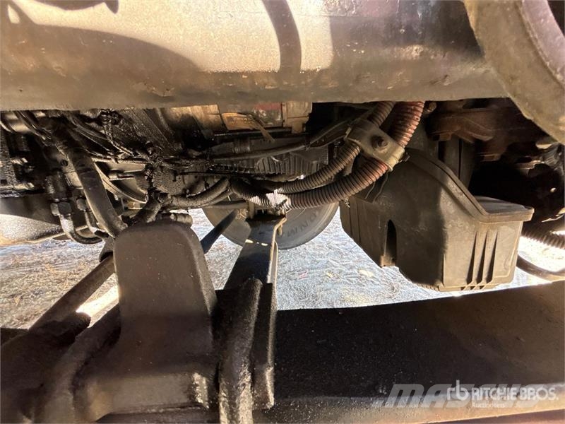Freightliner M2 106 4x2 Van Truck Camiones con caja de remolque