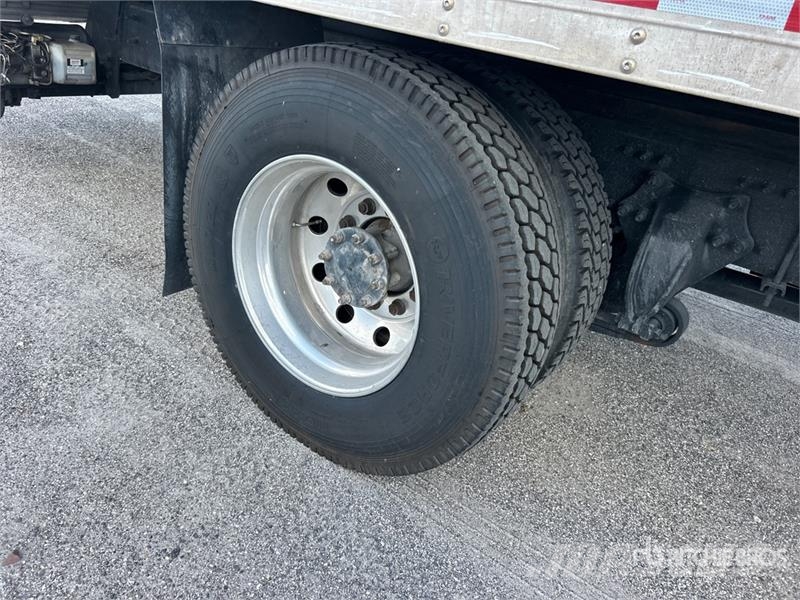 Freightliner M2 106 4x2 Sleeper Van Truck (Inoperable) Caminhões baú