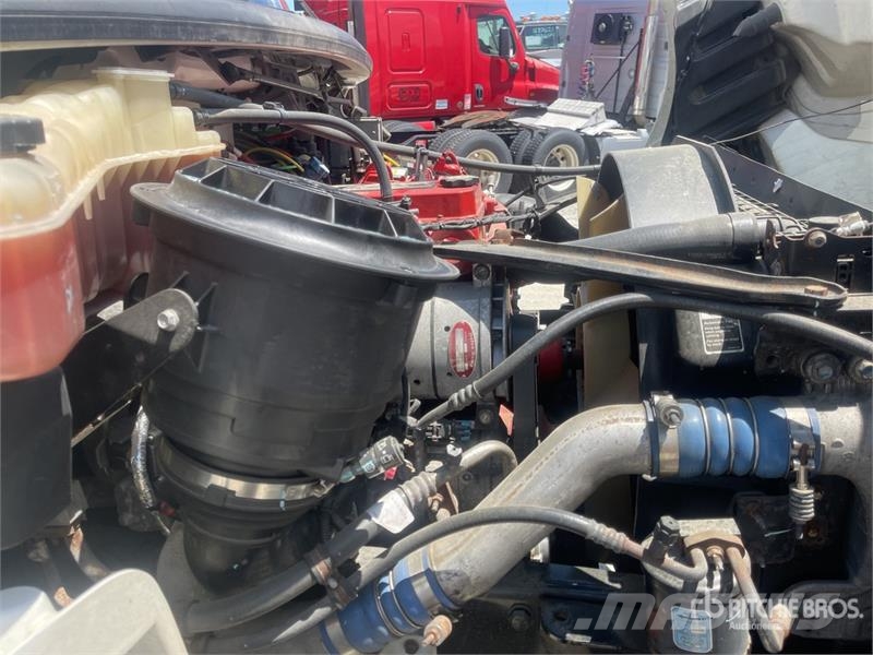 Freightliner M2 106 4x2 Van Truck (Inoperable) Camiones caja cerrada