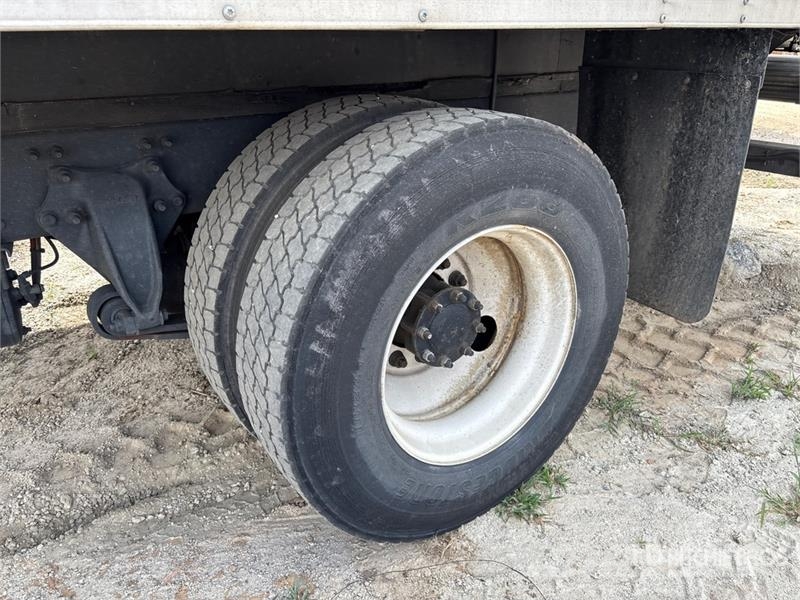 Freightliner M2 106 4x2 Van Truck شاحنات ذات هيكل صندوقي