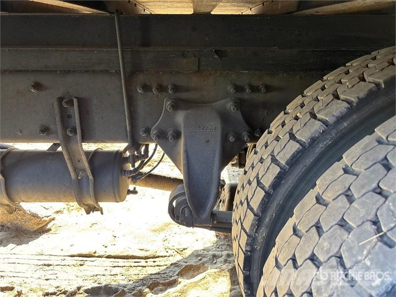 Freightliner M2 106 4x2 Van Truck Camiones con caja de remolque