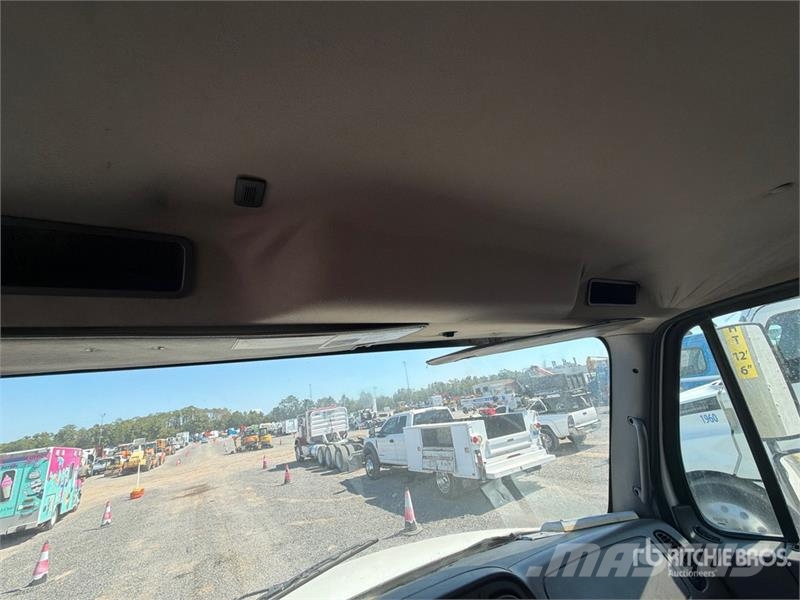 Freightliner M2 106 4x2 Van Truck Sanduk kamioni