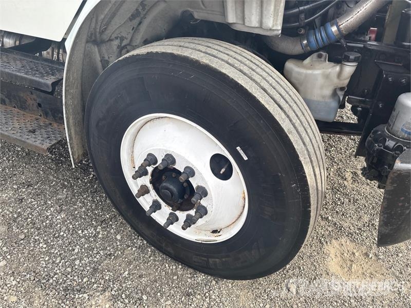 Freightliner M2 106 4x2 Van Truck شاحنات ذات هيكل صندوقي