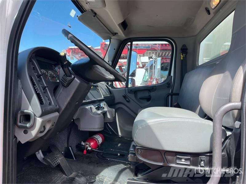 Freightliner M2 106 4x2 Van Truck Furgons