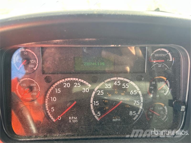 Freightliner M2 106 4x2 Van Truck Samochody ciężarowe ze skrzynią zamkniętą