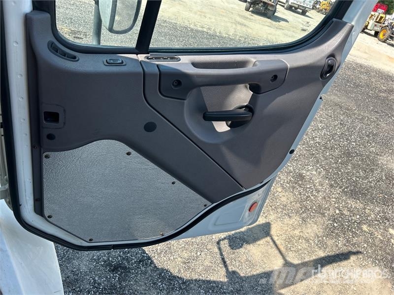 Freightliner M2 106 4x2 Van Truck Box trucks