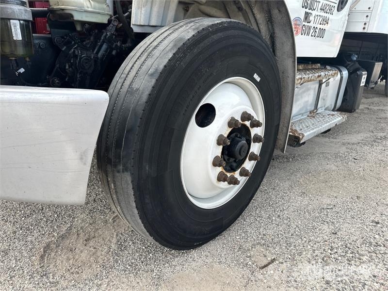 Freightliner M2 106 4x2 Van Truck شاحنات ذات هيكل صندوقي