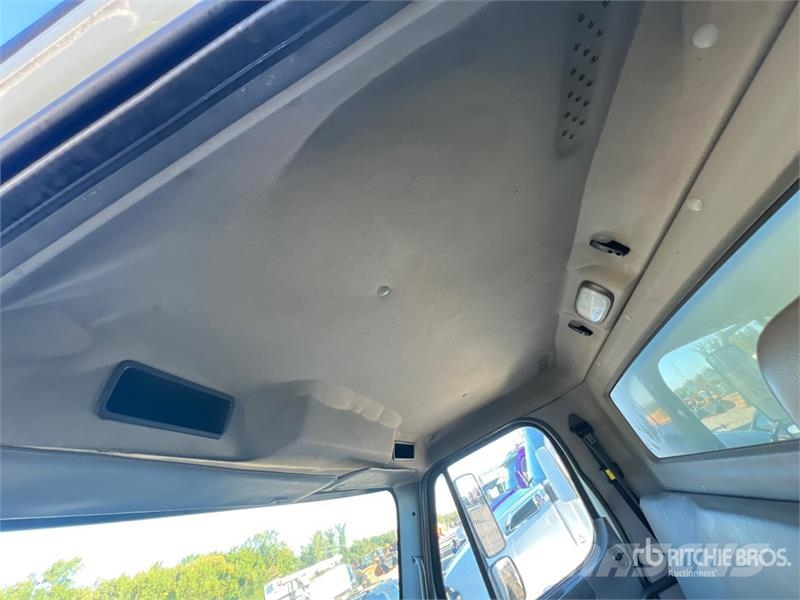 Freightliner M2 106 4x2 Van Truck Box trucks