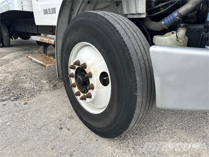 Freightliner M2 106 4x2 Van Truck شاحنات ذات هيكل صندوقي